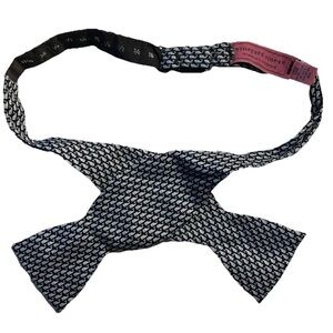 Vineyard Vines Adjustable Silk Bow Tie Dark Blue w/ Light Blue Whale Print